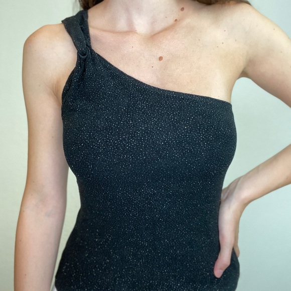 HP Vingage One Shoulder Asymmetrical Top - Picture 3 of 10